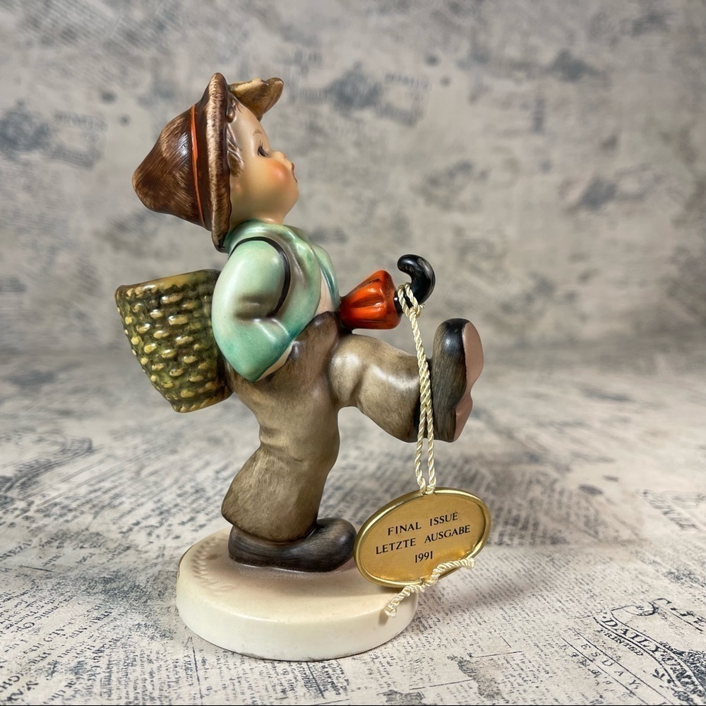 Goebel M.I. Hummel Globe Trotter #926 Final Issue 1991 German Figurine